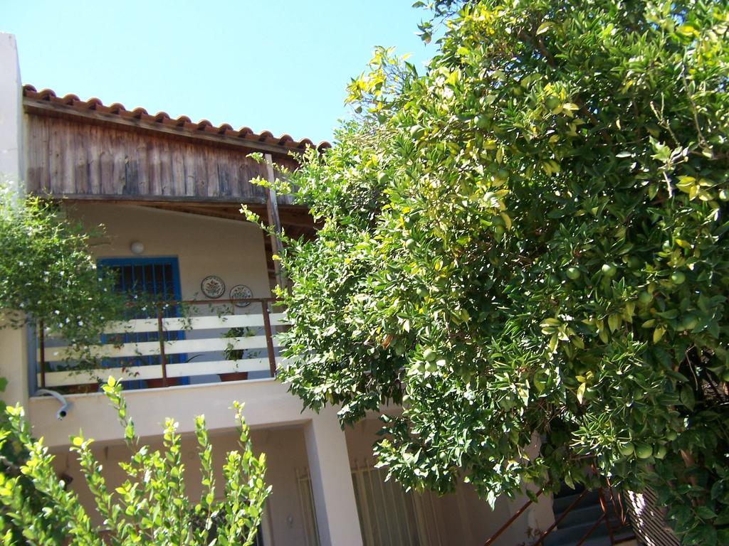 Ferienwohnung Maria`s Haus in Artemida Exterior foto